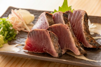 [地産地消!!]生鰹(カツオ)の塩タタキ