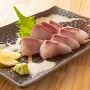 ※店舗にございます"本日のオススメメニューをご確認ください"
※写真は本日の鮮魚でお造りです。