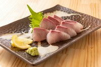 ※店舗にございます"本日のオススメメニューをご確認ください"
※写真は本日の鮮魚でお造りです。
