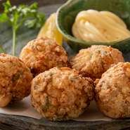 ふわっ、プリッ、ぷちっ、サクッ、こりっ、という五色の食感や優しい旨味が口いっぱいに楽しめる逸品。
