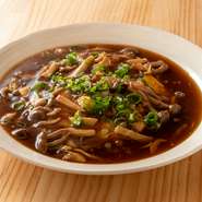 玉子のチリソース炒め：770円
玉子ときのこの天津あんかけ：800円
玉子とトマトの中華炒め：900円
※写真は、玉子ときのこの天津あんかけ