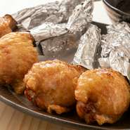 プリっとした食感と芳醇な旨味、溢れる肉汁が病み付きになる手羽餃子です。