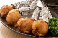 プリっとした食感と芳醇な旨味、溢れる肉汁が病み付きになる手羽餃子です。
