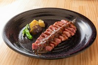 ※当店の土佐あかうしはA5・A4ランクのものを使用しております。
※ソースは、「和風ステーキソース or 塩&ワサビ」からお選びください