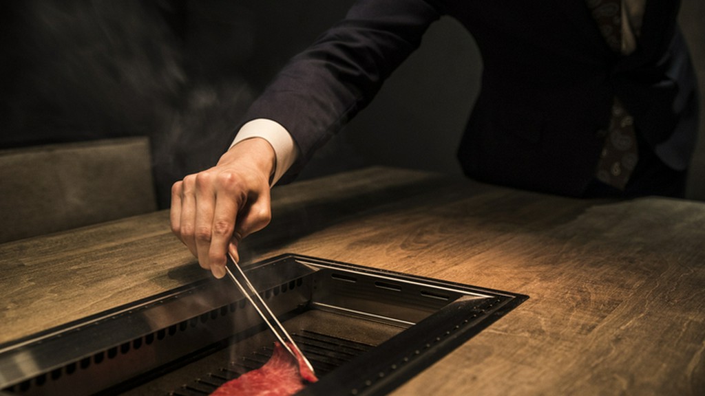 贅沢な牛肉を専属の熟練した焼き師が絶妙な火入れで仕上げ