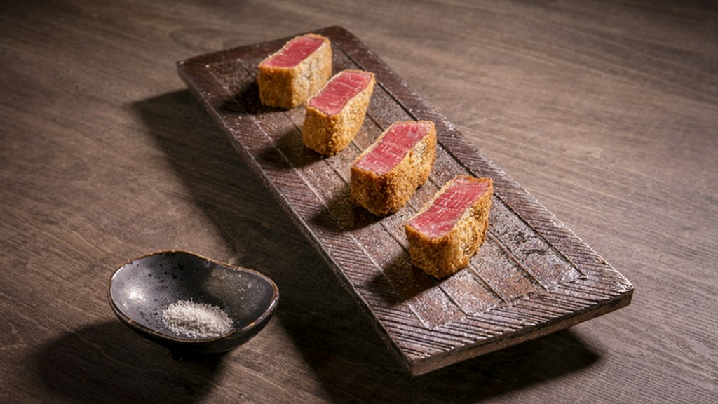 訪れるゲストから、多くのリピートオーダーを獲得している『Aコース　ヒレカツ』