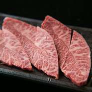 しっとりした口どけと濃厚な味わい。うで肉の中で少量しか取れない。