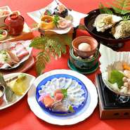 上質な白ごまを丁寧にすりつぶし、吉野の本葛でじっくり練り上げた、名物料理の『自家製ごま豆腐』や会瀬・久慈漁港から直接買い付けした新鮮な魚介などを楽しめる全8品のコース。
