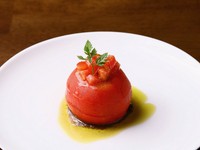 夏季限定！　新鮮なトマトの甘さを丸ごと堪能『トマトのサラダ』