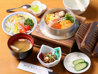 ちょっとぜいたくなお味を堪能できる『特上釜めし』