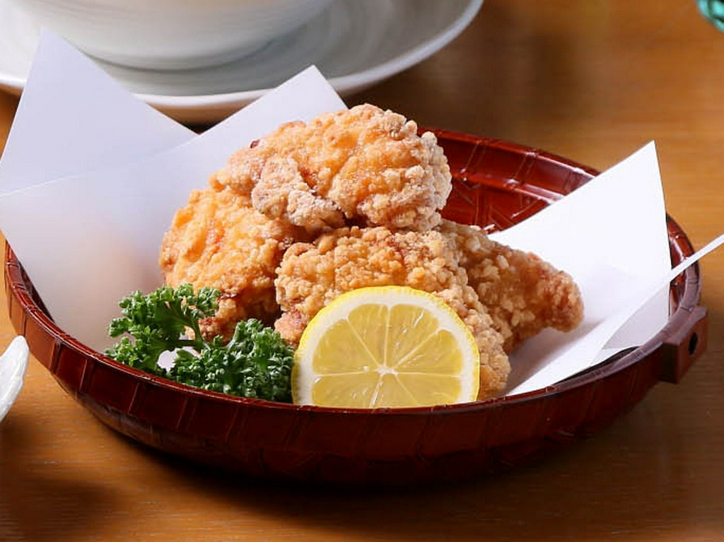 外はカリッ、中はジューシーな『とり唐揚』