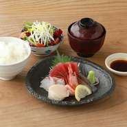 お刺身三種盛り・小鉢・ごはん・吸物・漬物