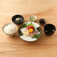 お刺身三種盛り・小鉢・ごはん・吸物・漬物