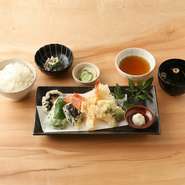 天麩羅七種盛り・小鉢・ごはん・吸物・漬物