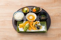 天麩羅七種盛り・小鉢・ごはん・吸物・漬物