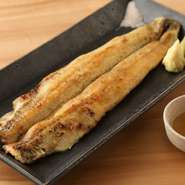 鰻本来のおいしさをおたのしみいただけます。わさびまたは生姜と白醤油で一緒にどうぞ