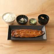 蒲焼き一本・小鉢・ごはん・肝吸い・漬物