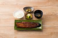 蒲焼き一本・小鉢・ごはん・肝吸い・漬物