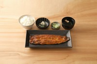 蒲焼き一本・小鉢・ごはん・肝吸い・漬物