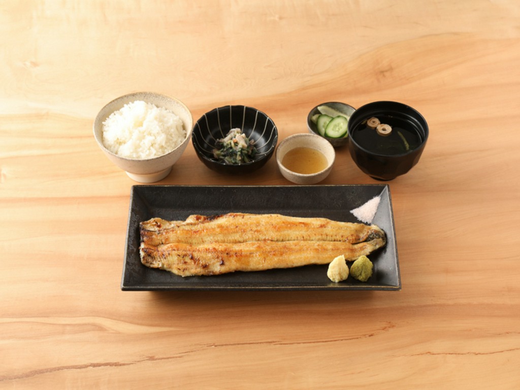 旨みのある鰻の脂を楽しめる『白焼き一本定』