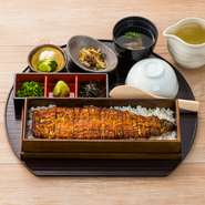蒲焼き一本ひつまぶし・小鉢・肝吸い・漬物・薬味