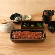 蒲焼き一本ひつまぶし・小鉢・肝吸い・漬物・薬味