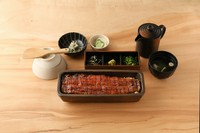 蒲焼き一本ひつまぶし・小鉢・肝吸い・漬物・薬味