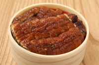 専用のだし、きざみ海苔、わさびが付きます。