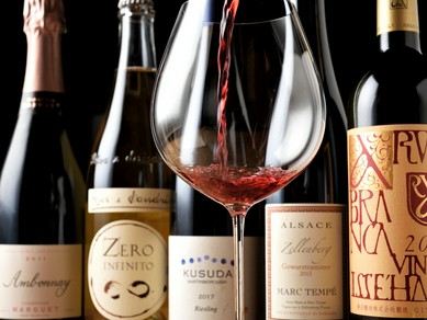 料理と合わせてペアリングを楽しめる、ワインが充実