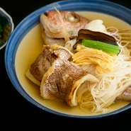 香ばしい鯛の風味、たっぷりのだしがきいた『鯛のにゅうめん』