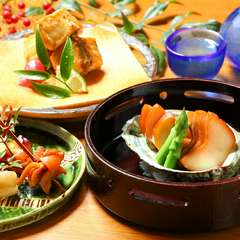 細部にまで手をかけた、繊細な匠の技が光る日本料理の世界に陶酔