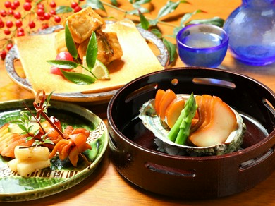 細部にまで手をかけた、繊細な匠の技が光る日本料理の世界に陶酔