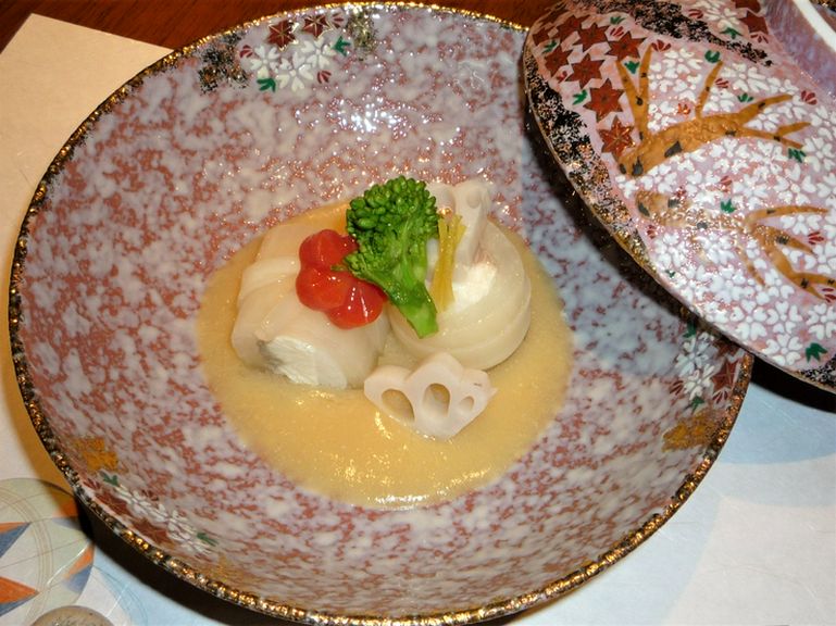 郷土料理をモチーフとしたコース料理が味わえる日本料理店