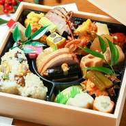 様々な会食、会議などでご利用していただいております。素材を厳選して丁寧に仕込みをしております。10個～ご注文を承ります。ペットボトル、紙パックお茶も別途ご用意できます。市内無料配達致します
