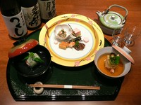 当店おすすめコースです。ビジネス関連のご会食にご好評頂いております。（全8～9品）
