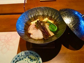 飲み放題付コースは会食などで
「予算を確定したい」と言うご要望の方々から
人気です（ビジネス関連など）