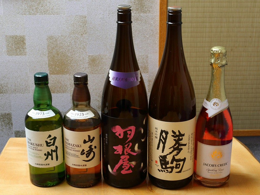 料理と抜群の相性を誇る多種多彩な地酒がずらり