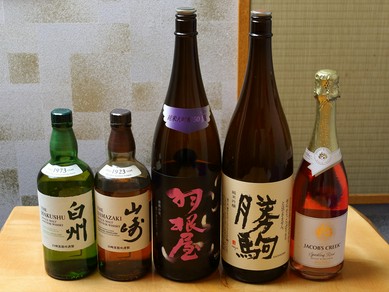 料理と抜群の相性を誇る多種多彩な地酒がずらり