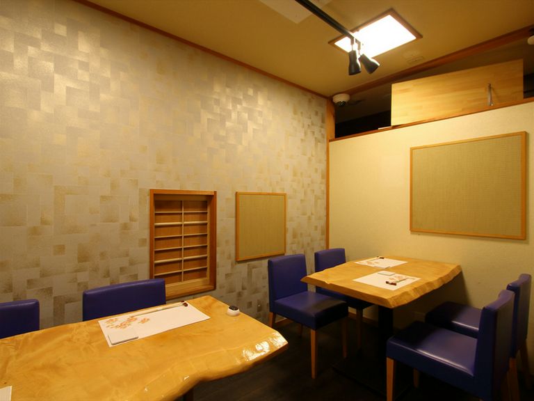 最大8名までの食事会に喜ばれる、くつろぎの個室席