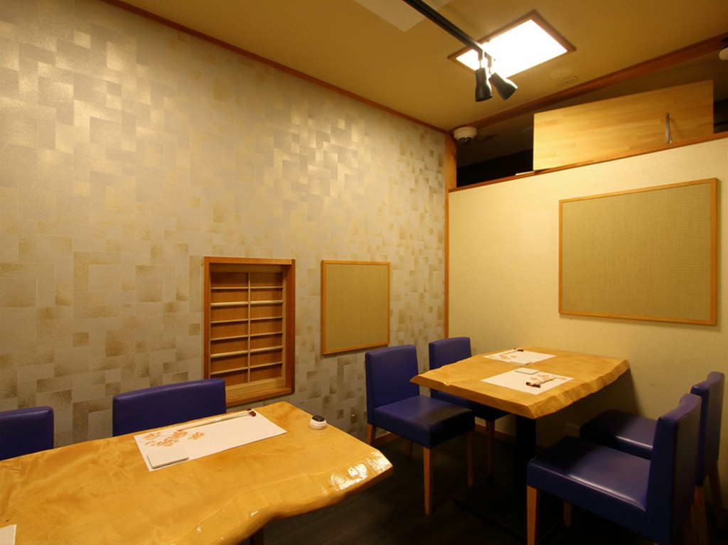 最大8名までの食事会に喜ばれる、くつろぎの個室席