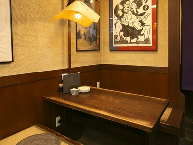 接待などに使える、4名用＆6名用の落ち着いた個室を完備