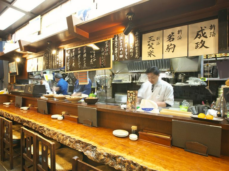 カウンターがあるので、一人飲みもOK
