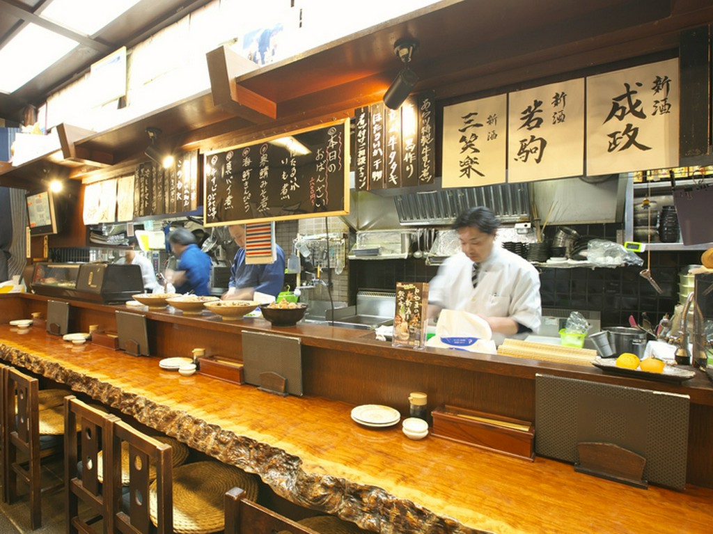 カウンターがあるので、一人飲みもOK