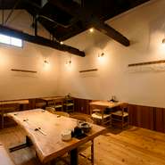 気取らずにおいしい創作和食を味わいたい時に立ち寄りたくなる料理店。いつもの食事場所として、あるいはささやかなお祝いの日、二人の記念日など、さまざまなシーンを美味が彩ってくれます。