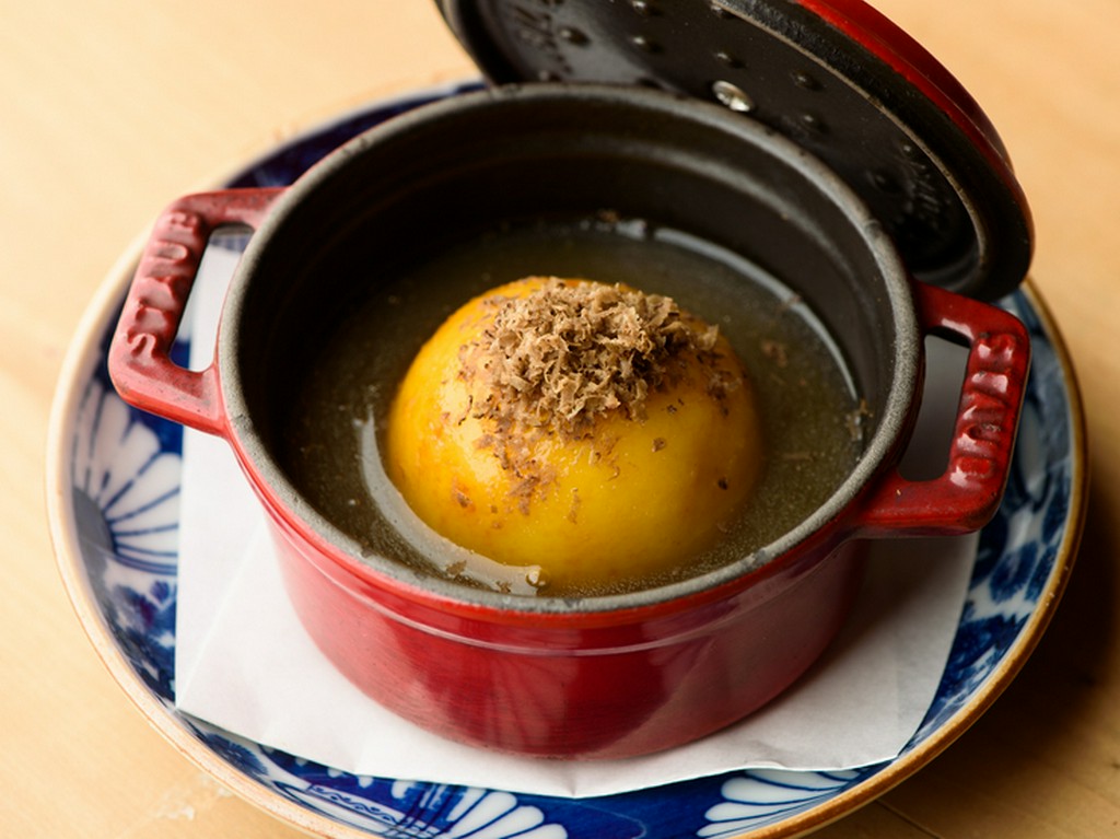 和食と洋食が見事に融合された『フォアグラとスカモルツァチーズを包んだジャガイモの饅頭』