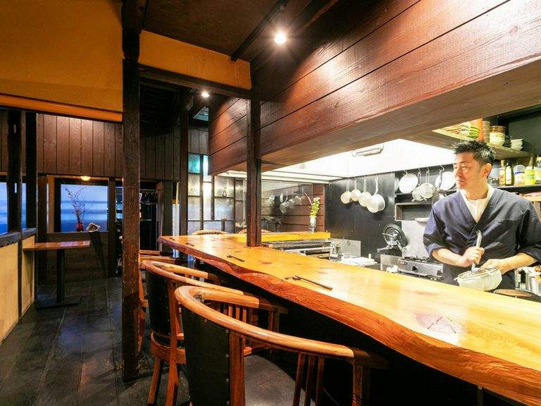 美味しい料理とお酒に酔いながら、しっとりとした大人のデート