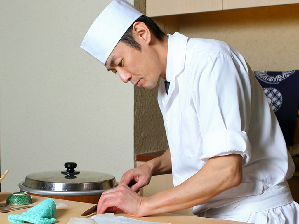 富山の名産、白海老を使った料理は定番メニューに