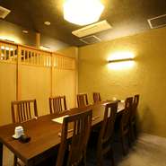 人数に応じて、個室で富山の味を楽しめる店