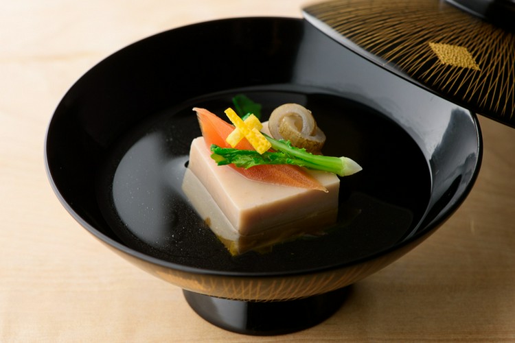 ほぼ未使用 懐石道具 木製 半月膳 線筋 5客揃 会席膳 紙箱 ほぼ未使用 懐石道具 木製 半月膳 線筋 5客揃 会席膳 紙箱 ほぼ未使用