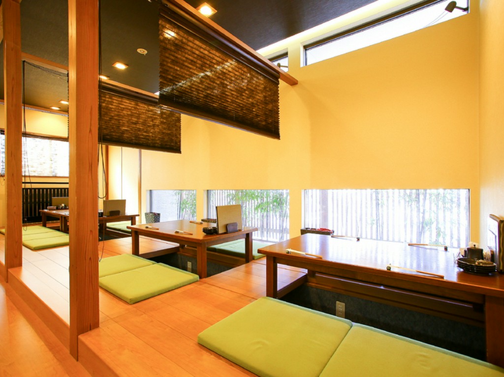 少人数から20名以上まで利用できるくつろぎの小上がり